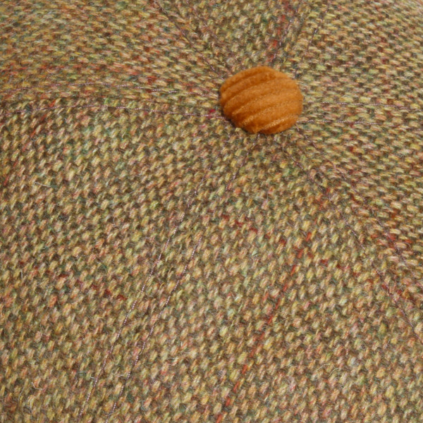 Détail du bouton central sur casquette Oxford en Harris Tweed