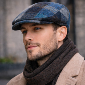 Casquette plate Harris Tweed à carreaux bleus portée – Hats & Brothers