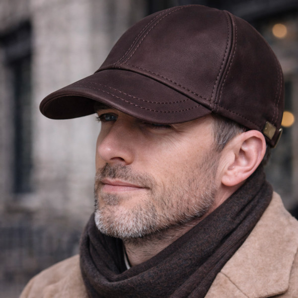Casquette baseball cuir marron portée – Hats & Brothers