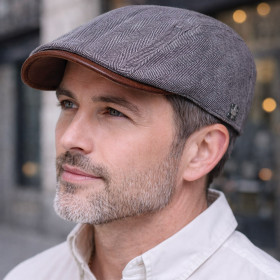 Casquette plate Hill grise portée – Hats & Brothers