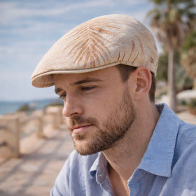Homme portant une casquette plate en lin beige motif bambou