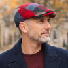 Casquette plate laine multicolore portée homme style automne hiver