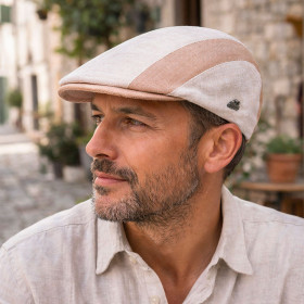 Béret en lin beige porté dans un style été élégant