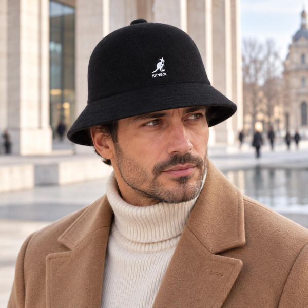 Homme portant le bob Kangol Wool Casual noir en laine