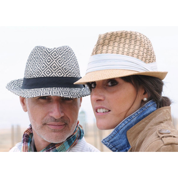 chapeau paille rigide