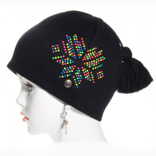 bonnet noir et perles de couleur