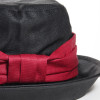 chapeau pluie avec galon rouge