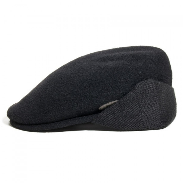 casquette plate avec cache oreilles coloris noir