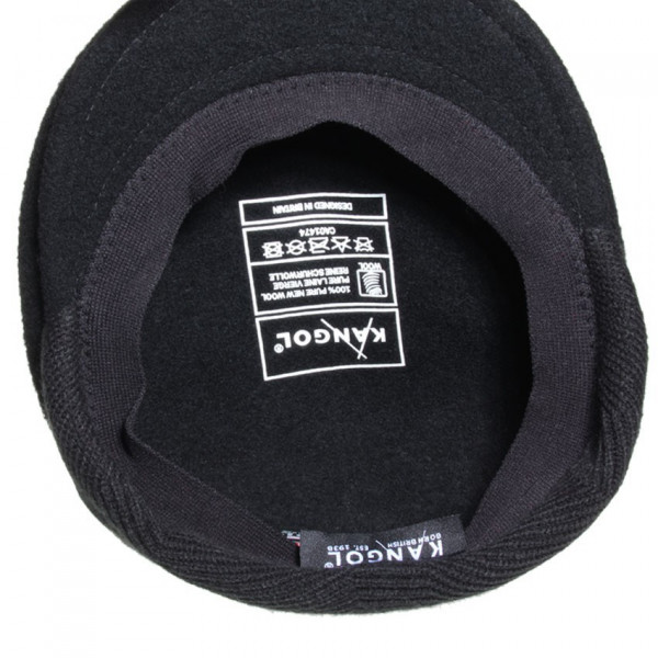 casquette plate avec cache oreilles coloris noir marque Kangol