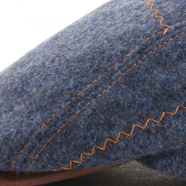 Casquette bleue en laine vierge surpiquée