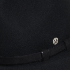 chapeau feutre noir et ceinture cuir assortie