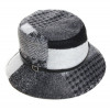 chapeau gris et noir