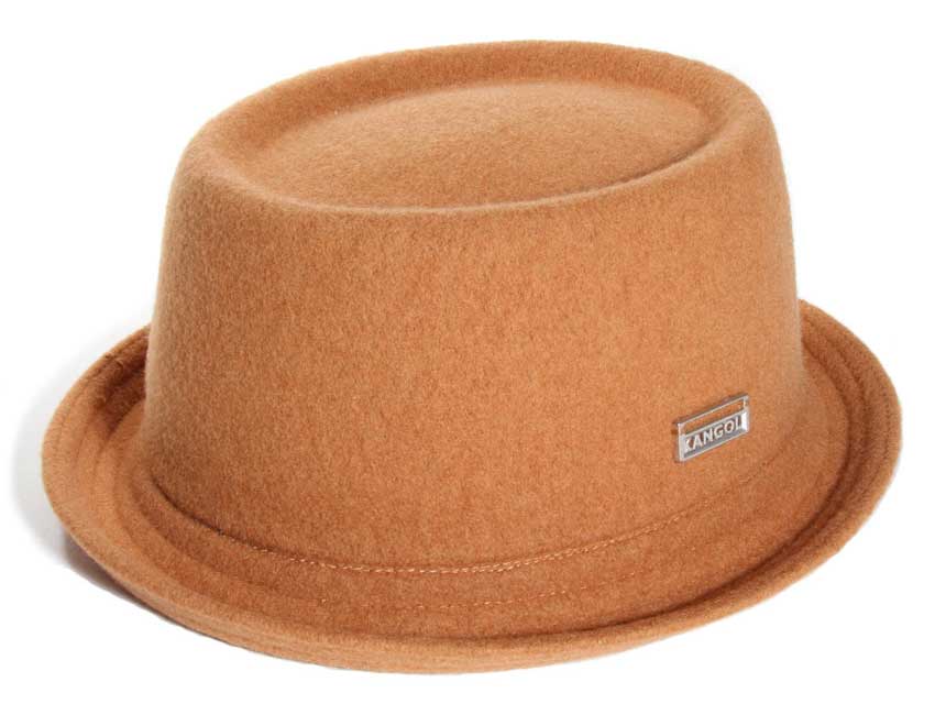 Chapeau Porkpie avec une petite calotte et un bord relevé, style rétro