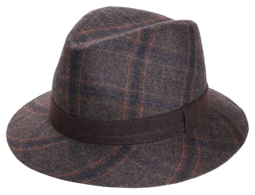 Chapeau Traveller avec un bord large et plat, parfait pour les voyages