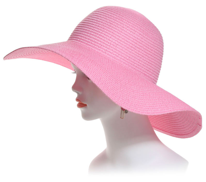 Capeline rose avec une calotte ronde et un large bord, élégante et sophistiquée