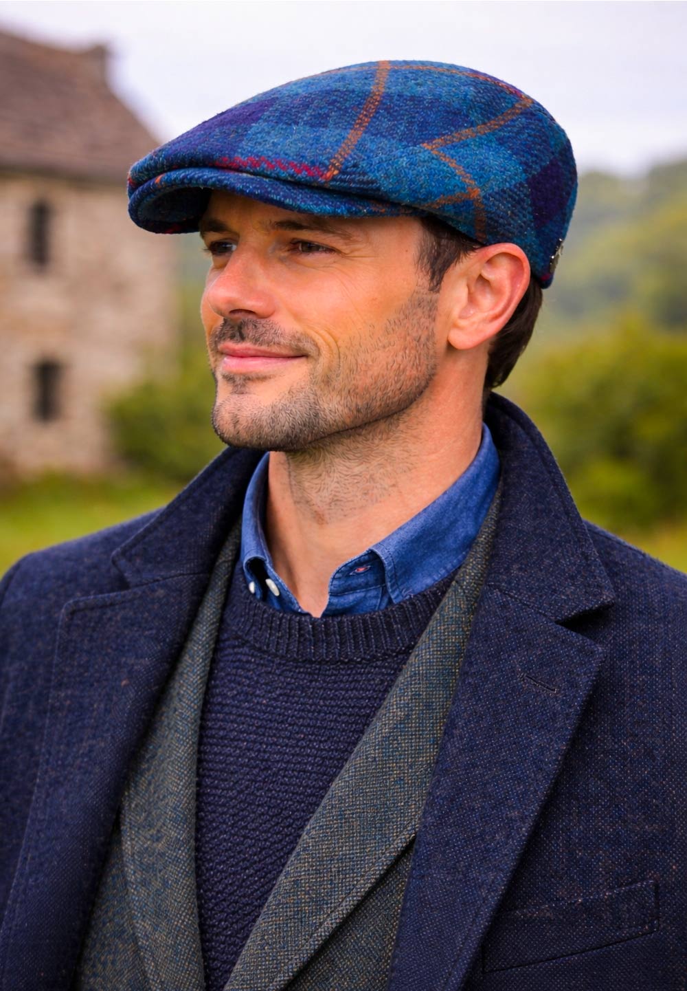Casquette anglaise Harris Tweed bleue portée homme